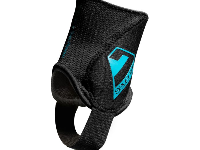 7iDP Control Ankle Guard, Pair, S/M, Black